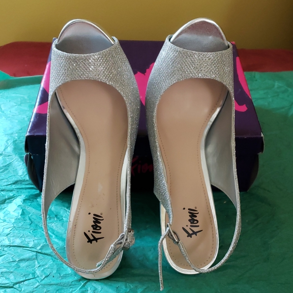Shoes - Picture 4 of 4